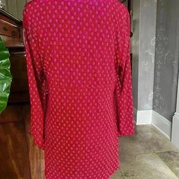 Chause New York ladies red paisly size Large Excellent condition. Wrinkle free - Picture 5 of 9